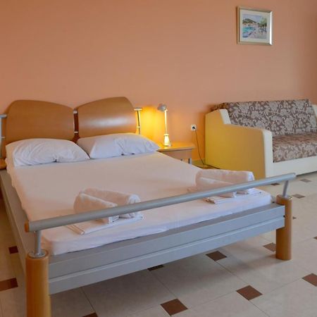 Aparthotel Blue Oasis à Primošten Extérieur photo